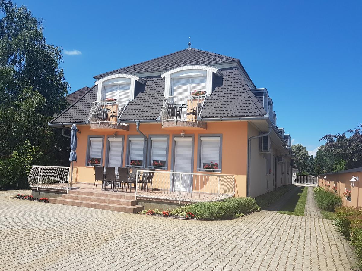 Richie Ii. Apartman Lägenhet Siófok Exteriör bild